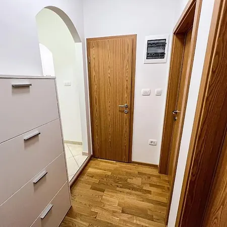 Appartement Apartma - *