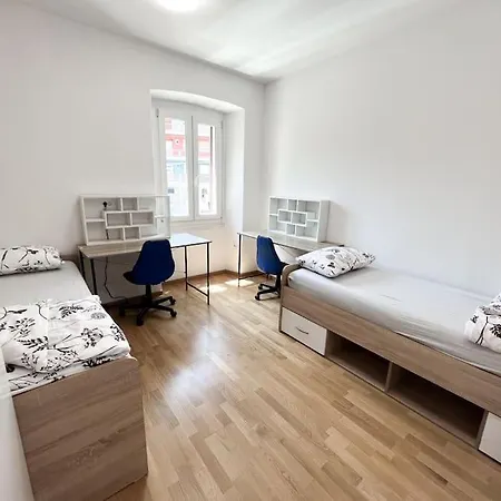 Appartement Apartma - *